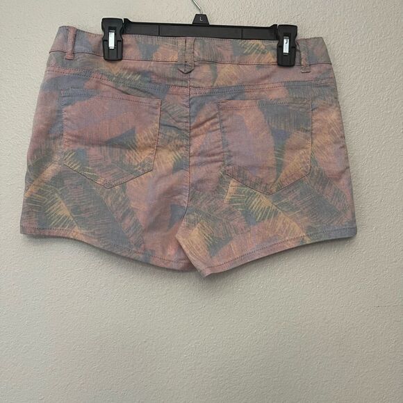 Tropical Print Denim Shorts Size 8 - Picture 2 of 4